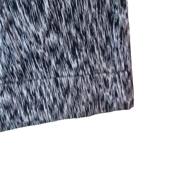 Express women's black/white cuffed bottom dress shorts size 6 - Picture 4 of 5